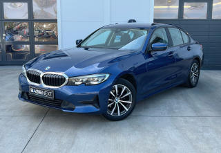 BMW 318i A/T Model Advantage