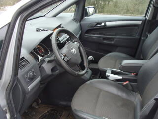 Opel Zafira 1.9 CDTI 16V, 88 kW, 7 míst - náhled 9
