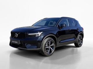Volvo XC40 B4 AWD PLUS DARK // REZERVACE