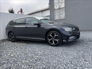 Volkswagen Passat 1.5 TSI R-Line DPH 1.maj �R