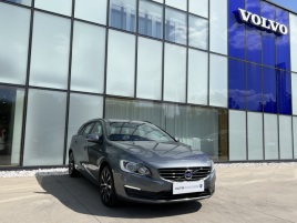 Volvo XC60 B4 MOMENTUM PRO Aut 1.maj.