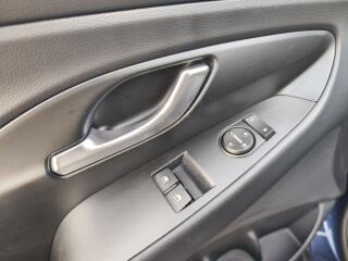 Hyundai i30 1.5i/71kW Comfort 16 - náhled 28