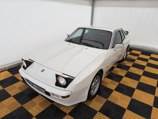 Porsche 944 