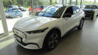 Ford Mustang Mach-E 72.6 kWh standardn� dojezd 198