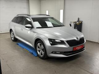 �koda Superb 2.0 TDI �R DSG NAVI CARPLAY