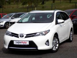 Toyota Auris 2.0 D-4D  REZERVACE
