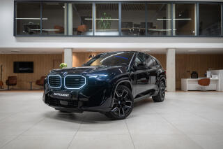 BMW XM 50e MAS�� PANORAMA B&W TA�N�  