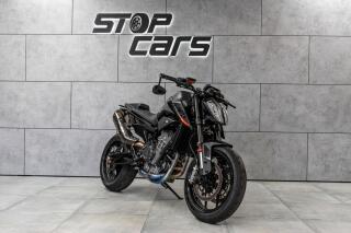 KTM 890 Duke L *AKRAPOVIC*