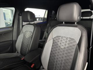 Volkswagen Tiguan Allspace 2,0 TDi  DSG 4x4 R-Line Matrix - náhled 28
