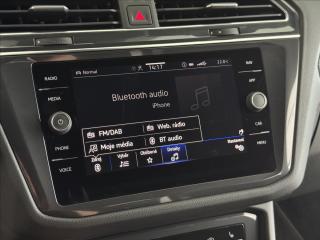 Volkswagen Tiguan Allspace 2,0 TDi  DSG 4x4 R-Line Matrix - náhled 38