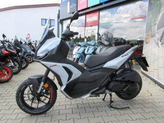 Aprilia SR GT 400