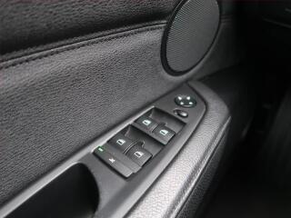 Mercedes-Benz Třídy A (2017) AMG line A 180 d, Automat - náhled 14