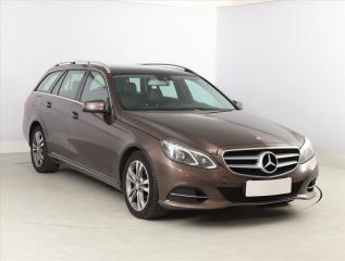 Mercedes-Benz Bi-Xenony, Tempomat, Park.sen
