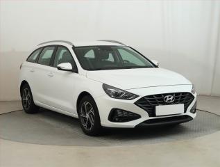 Hyundai i30 1.5 DPI, R,1.maj, Serv.kniha