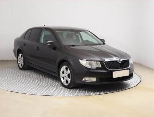 koda Superb 2.0 TDI, Xenony, Tempomat