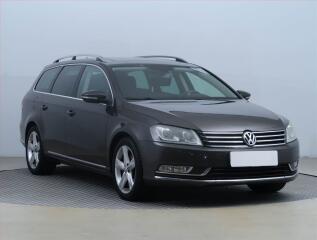 Volkswagen Passat Highline 2.0 TDI, Navi, Xenony