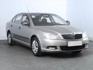 koda Octavia 1.6, Xenony, Tempomat