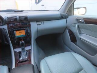 Mercedes-Benz Třídy C (2003) C 240 4MATIC, 4X4, Automat - náhled 8