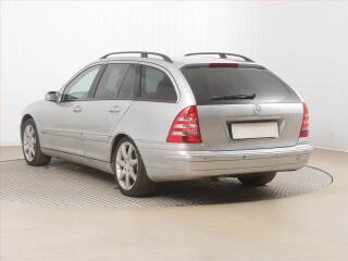 Mercedes-Benz Třídy C (2003) C 240 4MATIC, 4X4, Automat - náhled 4