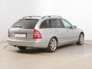 Mercedes-Benz Třídy C (2003) C 240 4MATIC, 4X4, Automat - náhled 5
