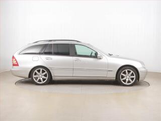 Mercedes-Benz Třídy C (2003) C 240 4MATIC, 4X4, Automat - náhled 6