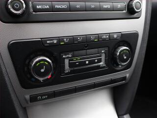 Hyundai i30 (2024) Comfort 1.0 T-GDI, ČR,1.maj - náhled 17