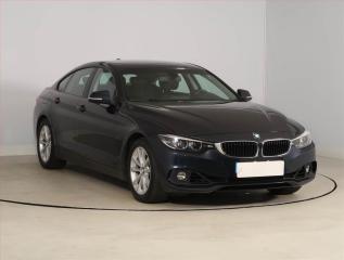 BMW Sport Line 418i, Benzn
