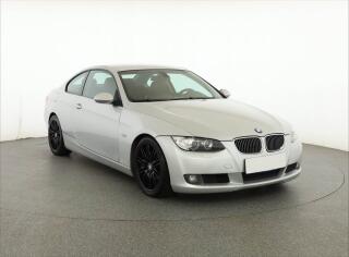 BMW 320 i, Xenony, Tempomat