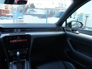 Volkswagen Passat (2018) R-Line 2.0 TDI - náhled 8