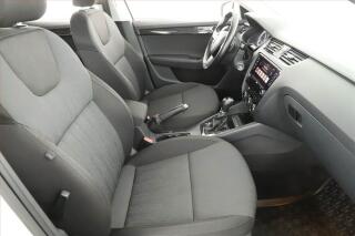 Volkswagen Passat (2018) R-Line 2.0 TDI - náhled 9