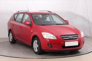 Kia Ceed 1.6 CRDi, po STK, obl�ben� v�z
