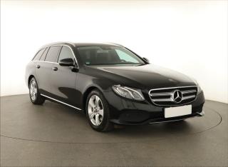 Mercedes-Benz E 220 d 4MATIC, BOHAT VBAVA