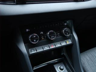 Škoda Karoq (2018) Style 2.0 TDI, 4X4, Automat - náhled 17