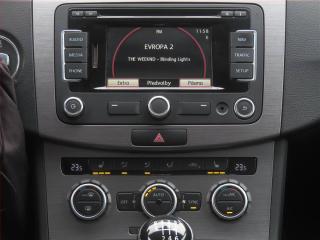 Volkswagen Passat (2013) 2.0 TDI, Navi, Tempomat - náhled 12