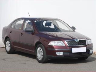 �koda Octavia 1.6, �R,1.maj, Serv.kniha