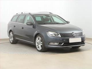 Volkswagen Passat Highline 2.0 TDI, Navi, Xenony