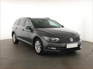 Volkswagen Passat 2.0 TDI, Serv.kniha, Navi