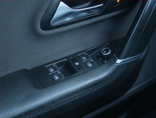 Volkswagen Passat CC (2011) 2.0 TDI BMT, Automat - náhled 21