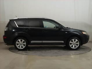 Mitsubishi Outlander (2008) Intense 2.0 DI-D, 4X4, 7 míst - náhled 6