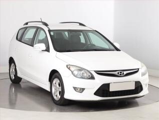Hyundai i30 1.6 CRDi, nov� STK, zamluveno