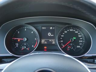 Volkswagen Passat (2019) 1.6 TDI, Automat, Serv.kniha - náhled 11