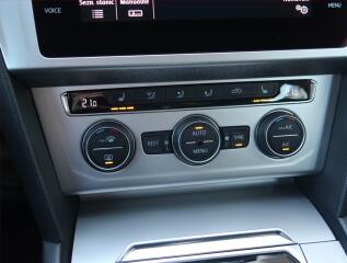 Volkswagen Passat (2019) 1.6 TDI, Automat, Serv.kniha - náhled 16