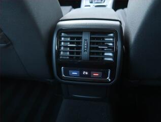 Volkswagen Passat (2019) 1.6 TDI, Automat, Serv.kniha - náhled 23