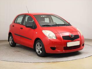 Toyota Yaris 1.0 VVT-i, po STK, v provozu