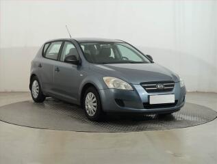 Kia Ceed 1.4 CVVT, po STK, udr�ovan�