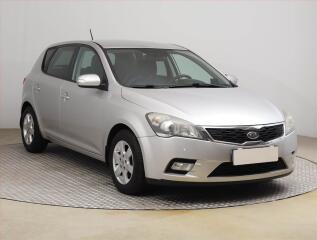 Kia Ceed 1.6 CRDi, po STK, rezervace