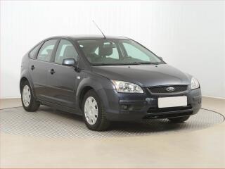 Ford Focus 1.6 16V, po STK, servisovan�