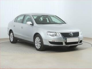 Volkswagen Passat 2.0 TDI, Automat, v provozu