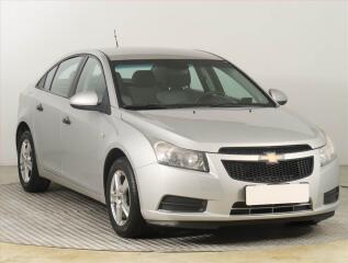 Chevrolet Cruze 1.6 i 16V, nov� STK, zamluveno