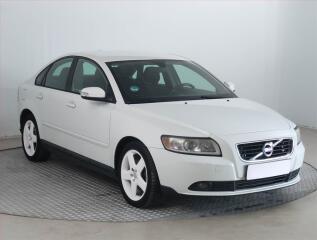 Volvo S40 2.0 D, po STK, jezd� v�born�